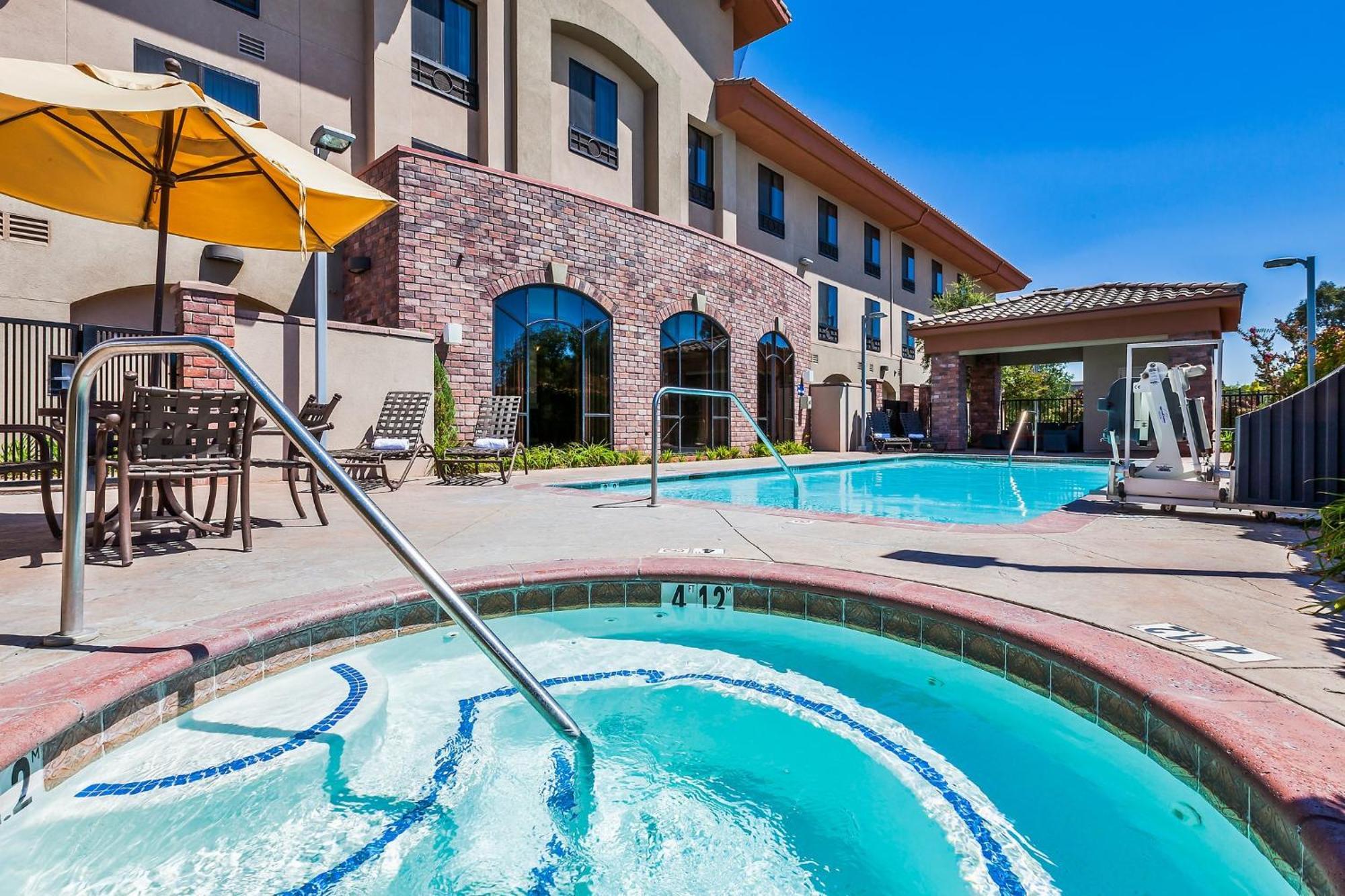 Holiday Inn Express Hotel & Suites Atascadero By Ihg Exterior foto